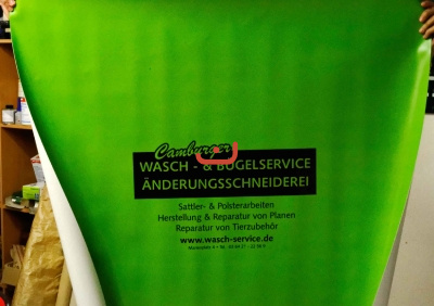 Grüner Planen Werbedruck