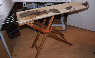 Altes Holz Bügelbrett vorher